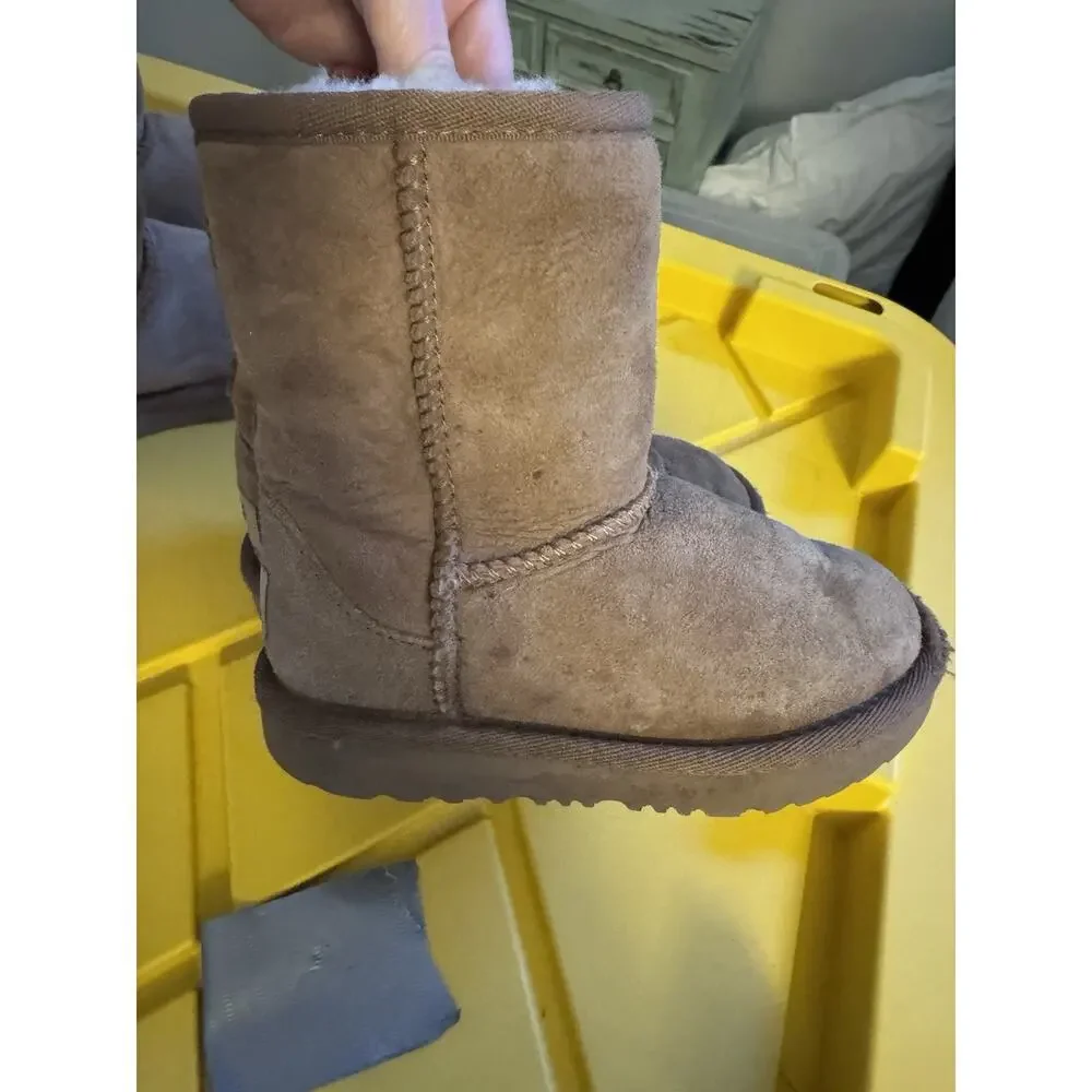 UGG Little Kids Classic II Boot Sz 9 Chestnut Brown